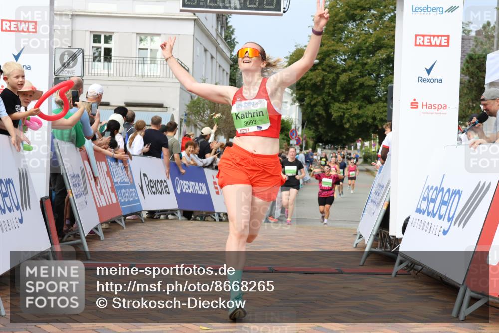 31.08.2025 - 21. Blankeneser Heldenlauf Strokosch-Dieckow http://msf.ph/oto/8668265 31.08.2025 11:14:45 Ziel 3707, 3445, 3093 meine-sportfotos.de