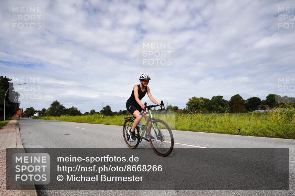 31.08.2025 - Elbe Triathlon Hamburg Michael Burmester http://msf.ph/oto/8668266 31.08.2025 11:07:58 Radfahren 1574 meine-sportfotos.de