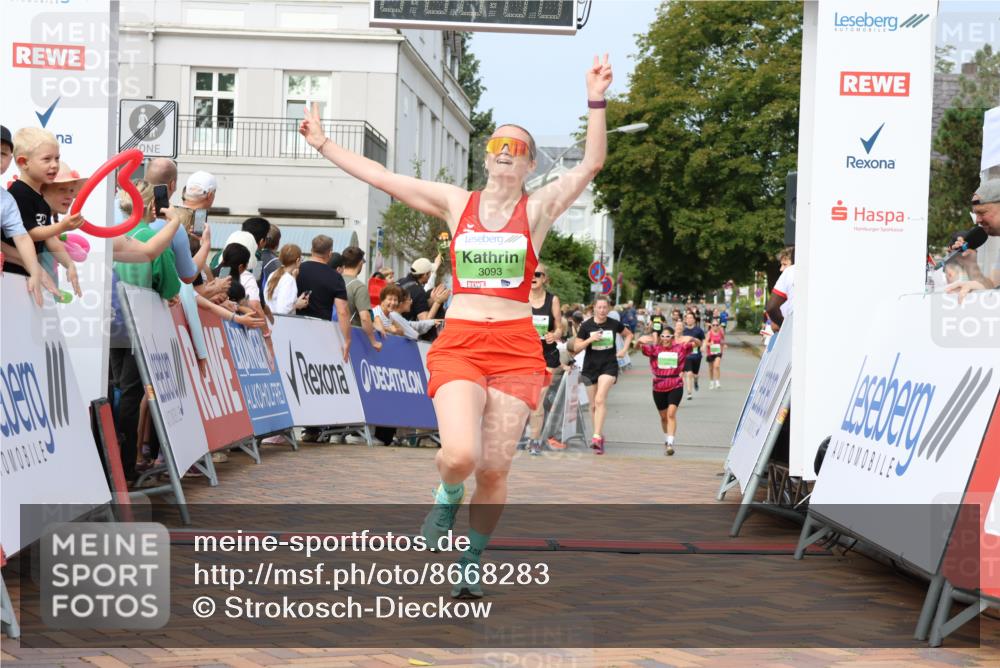 31.08.2025 - 21. Blankeneser Heldenlauf Strokosch-Dieckow http://msf.ph/oto/8668283 31.08.2025 11:14:45 Ziel 3707, 3445, 3093 meine-sportfotos.de