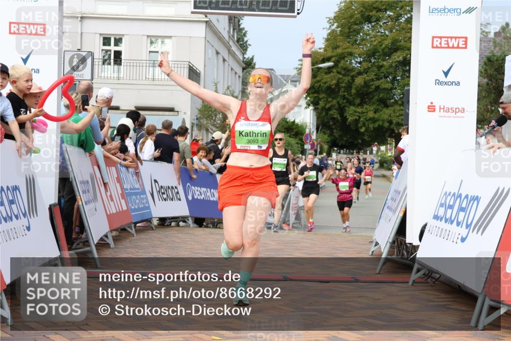 31.08.2025 - 21. Blankeneser Heldenlauf Strokosch-Dieckow http://msf.ph/oto/8668292 31.08.2025 11:14:45 Ziel 3707, 3445, 3093 meine-sportfotos.de