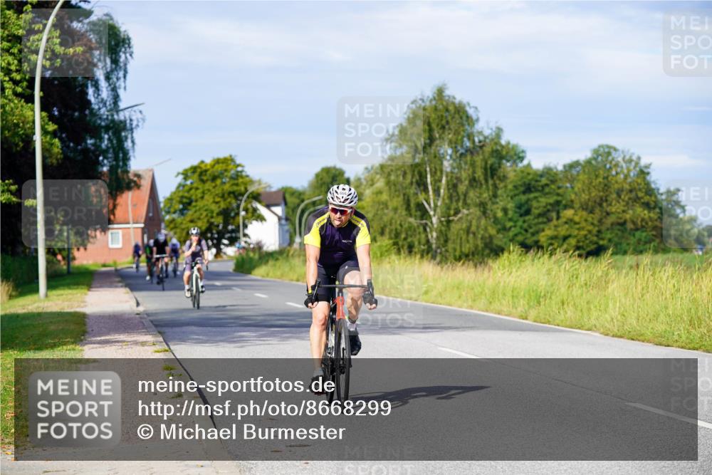 31.08.2025 - Elbe Triathlon Hamburg Michael Burmester http://msf.ph/oto/8668299 31.08.2025 09:46:35 Radfahren 284, 394, 439, 599, 666, 816 meine-sportfotos.de