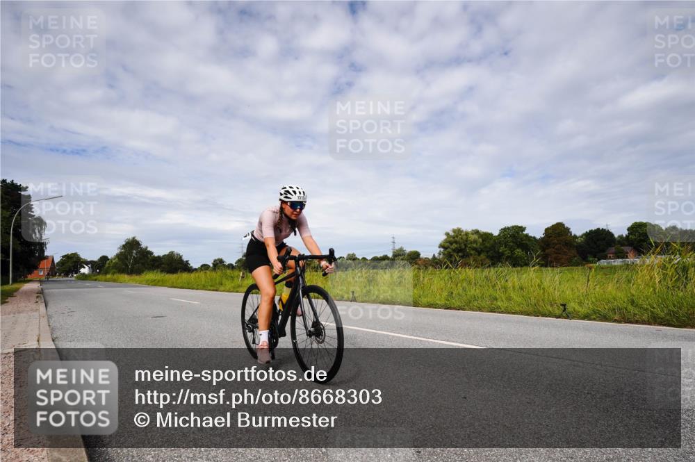 31.08.2025 - Elbe Triathlon Hamburg Michael Burmester http://msf.ph/oto/8668303 31.08.2025 11:09:10 Radfahren 1513, 1515 meine-sportfotos.de