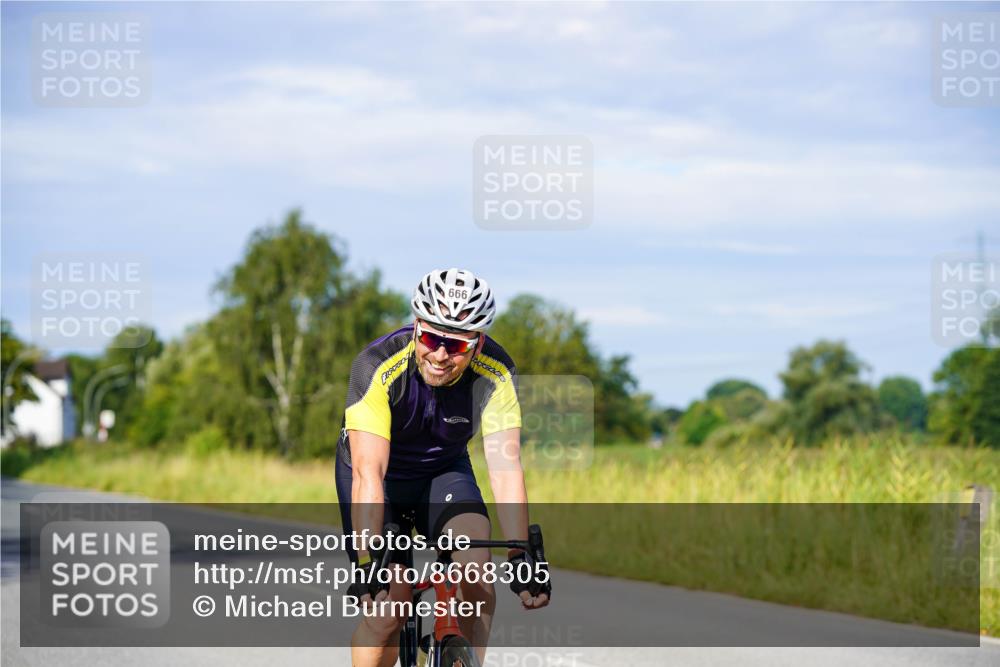 31.08.2025 - Elbe Triathlon Hamburg Michael Burmester http://msf.ph/oto/8668305 31.08.2025 09:46:36 Radfahren 284, 394, 439, 666, 750, 816 meine-sportfotos.de