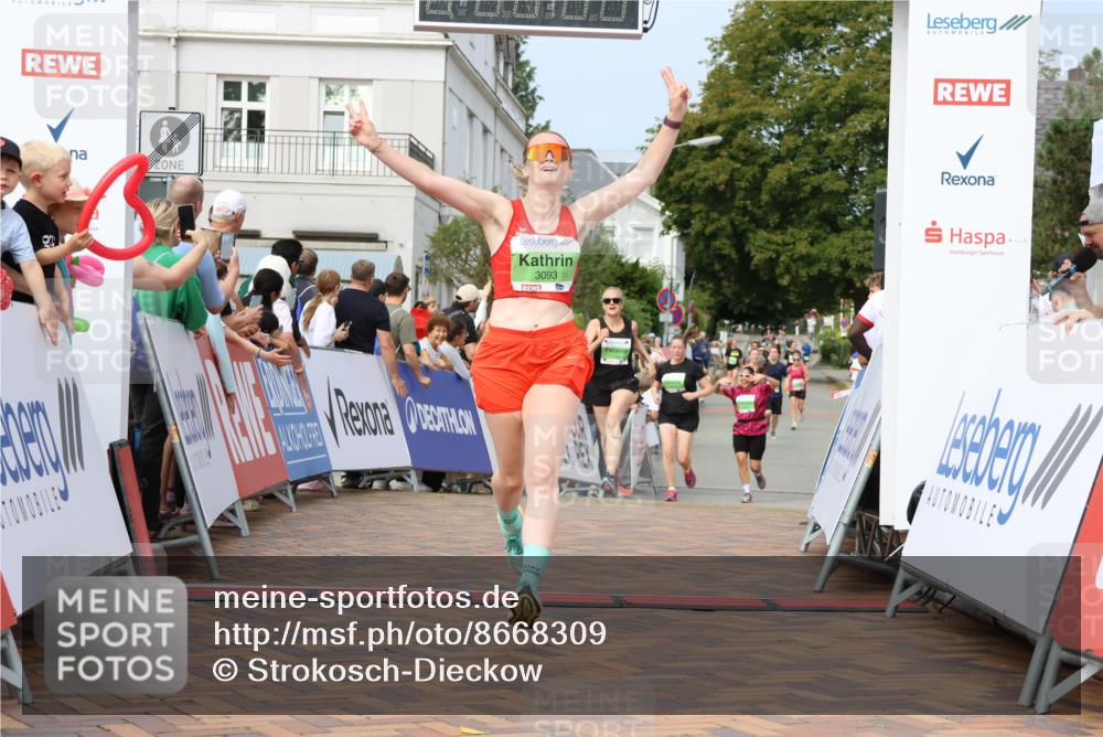 31.08.2025 - 21. Blankeneser Heldenlauf Strokosch-Dieckow http://msf.ph/oto/8668309 31.08.2025 11:14:45 Ziel 3707, 3445, 3093 meine-sportfotos.de