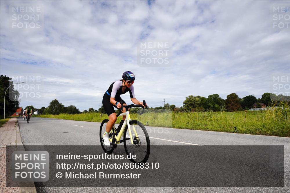 31.08.2025 - Elbe Triathlon Hamburg Michael Burmester http://msf.ph/oto/8668310 31.08.2025 11:09:26 Radfahren 1295, 1381, 1520 meine-sportfotos.de