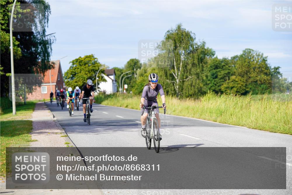 31.08.2025 - Elbe Triathlon Hamburg Michael Burmester http://msf.ph/oto/8668311 31.08.2025 09:46:38 Radfahren 284, 329, 394, 666, 750, 771, 816 meine-sportfotos.de