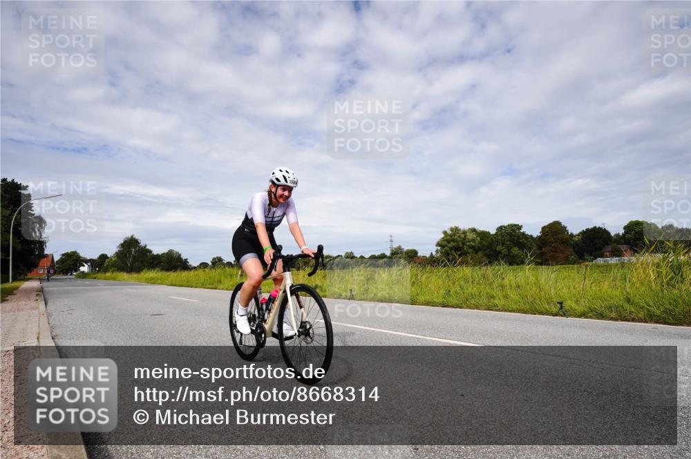 31.08.2025 - Elbe Triathlon Hamburg Michael Burmester http://msf.ph/oto/8668314 31.08.2025 11:09:30 Radfahren 1295, 1509, 1520 meine-sportfotos.de