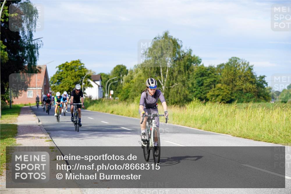 31.08.2025 - Elbe Triathlon Hamburg Michael Burmester http://msf.ph/oto/8668315 31.08.2025 09:46:38 Radfahren 284, 329, 394, 666, 750, 771, 816 meine-sportfotos.de