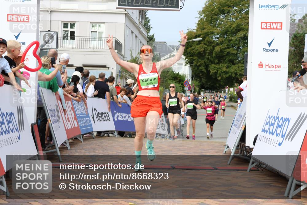 31.08.2025 - 21. Blankeneser Heldenlauf Strokosch-Dieckow http://msf.ph/oto/8668323 31.08.2025 11:14:45 Ziel 3707, 3445, 3093 meine-sportfotos.de