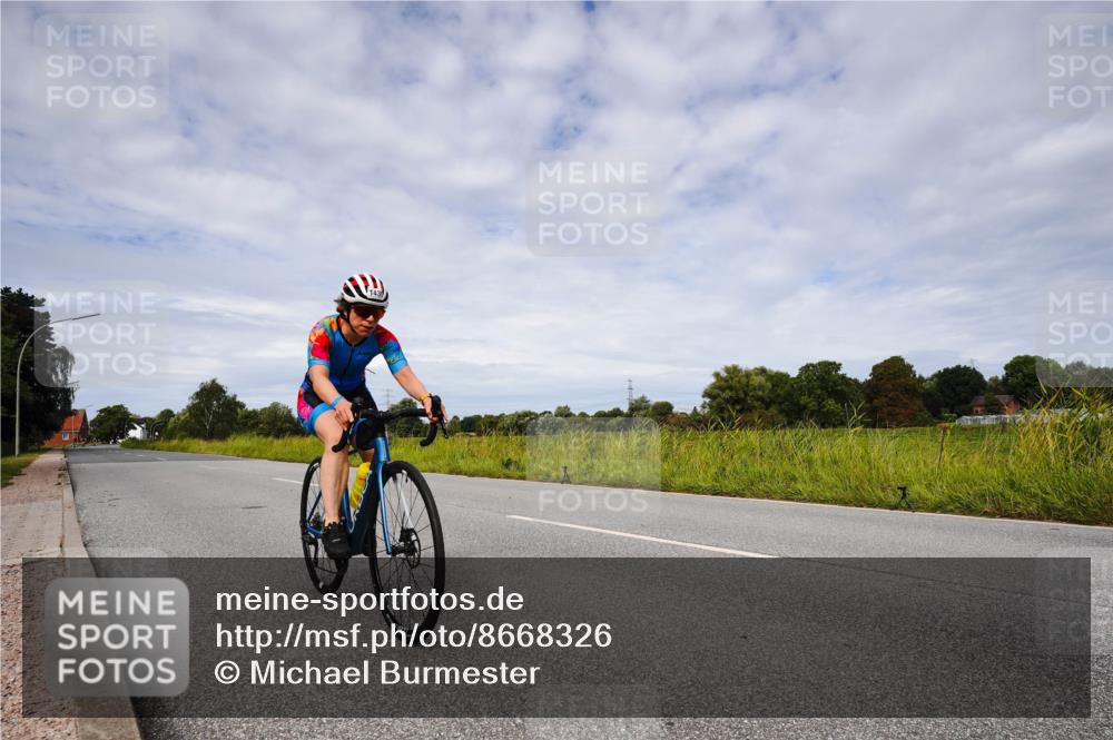 31.08.2025 - Elbe Triathlon Hamburg Michael Burmester http://msf.ph/oto/8668326 31.08.2025 11:09:58 Radfahren 1421, 1436, 1599, 1607 meine-sportfotos.de