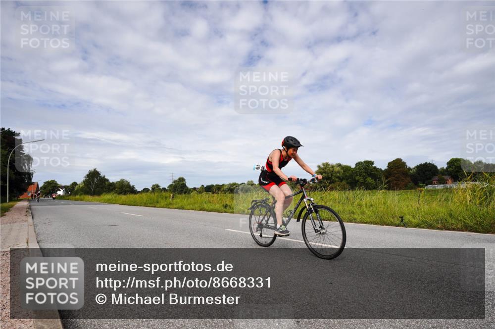 31.08.2025 - Elbe Triathlon Hamburg Michael Burmester http://msf.ph/oto/8668331 31.08.2025 11:10:12 Radfahren 1398, 1437, 1449 meine-sportfotos.de