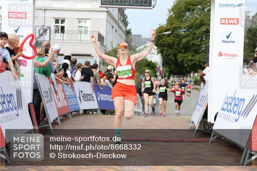 31.08.2025 - 21. Blankeneser Heldenlauf Strokosch-Dieckow http://msf.ph/oto/8668332 31.08.2025 11:14:45 Ziel 3707, 3445, 3093 meine-sportfotos.de