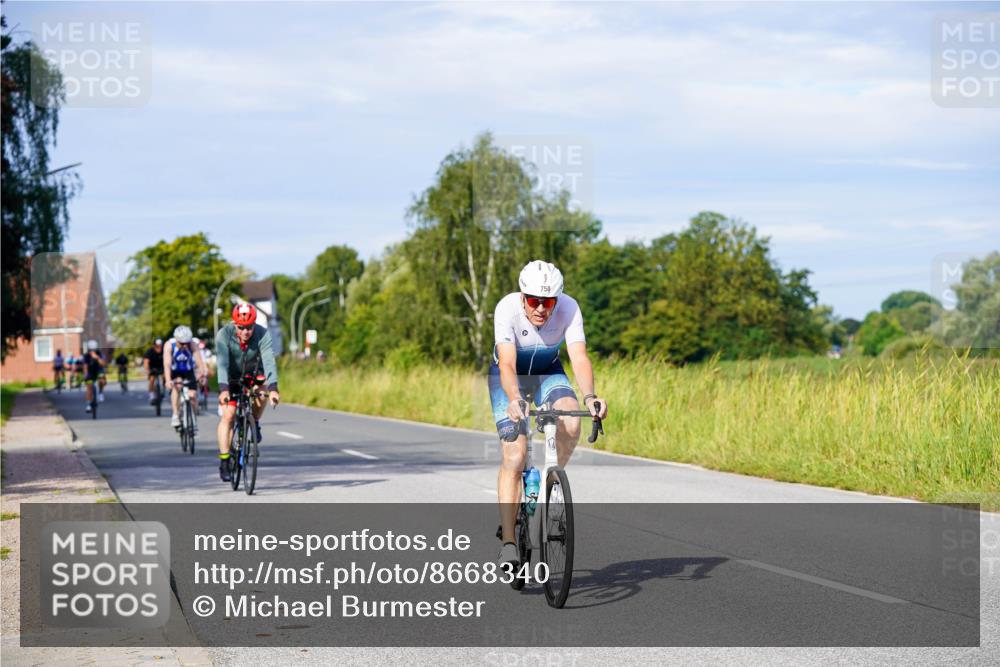31.08.2025 - Elbe Triathlon Hamburg Michael Burmester http://msf.ph/oto/8668340 31.08.2025 09:46:43 Radfahren 284, 294, 329, 394, 526, 569, 570, 750, 759, 771, 838 meine-sportfotos.de