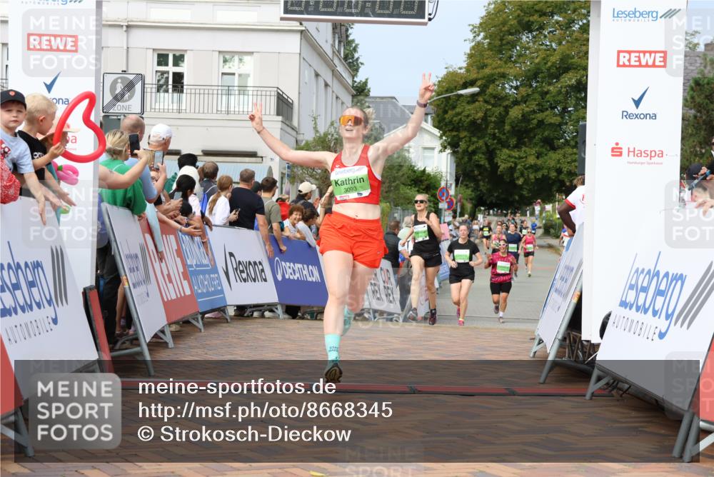 31.08.2025 - 21. Blankeneser Heldenlauf Strokosch-Dieckow http://msf.ph/oto/8668345 31.08.2025 11:14:44 Ziel 3707, 3445, 3093 meine-sportfotos.de