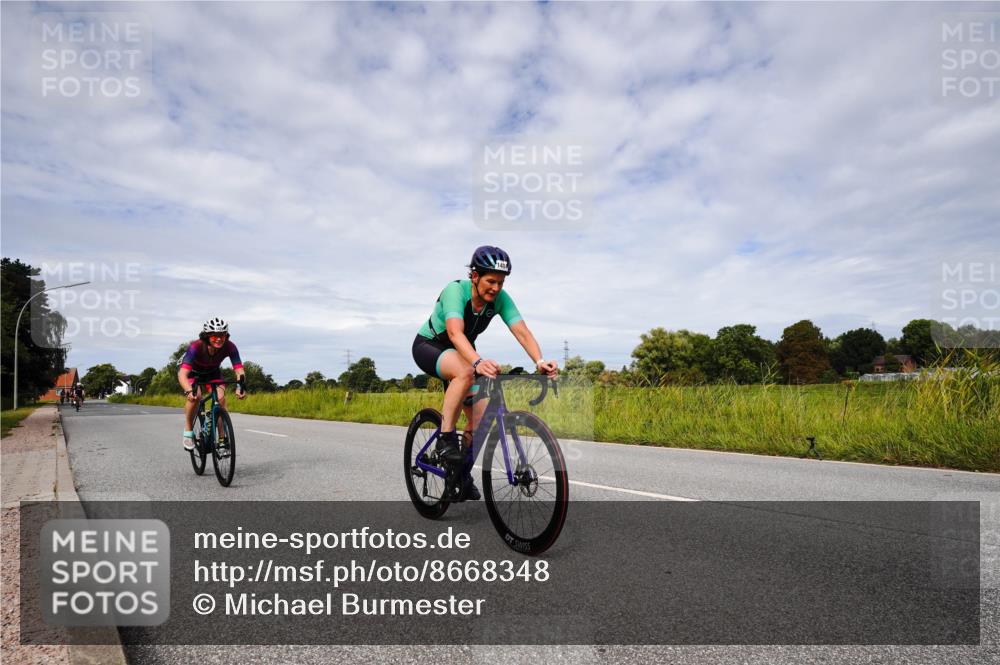 31.08.2025 - Elbe Triathlon Hamburg Michael Burmester http://msf.ph/oto/8668348 31.08.2025 11:10:29 Radfahren 1422, 1425, 1429, 1484, 1550 meine-sportfotos.de