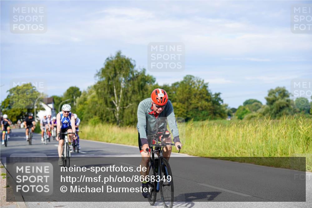 31.08.2025 - Elbe Triathlon Hamburg Michael Burmester http://msf.ph/oto/8668349 31.08.2025 09:46:44 Radfahren 284, 294, 329, 526, 569, 570, 729, 750, 759, 771, 838 meine-sportfotos.de