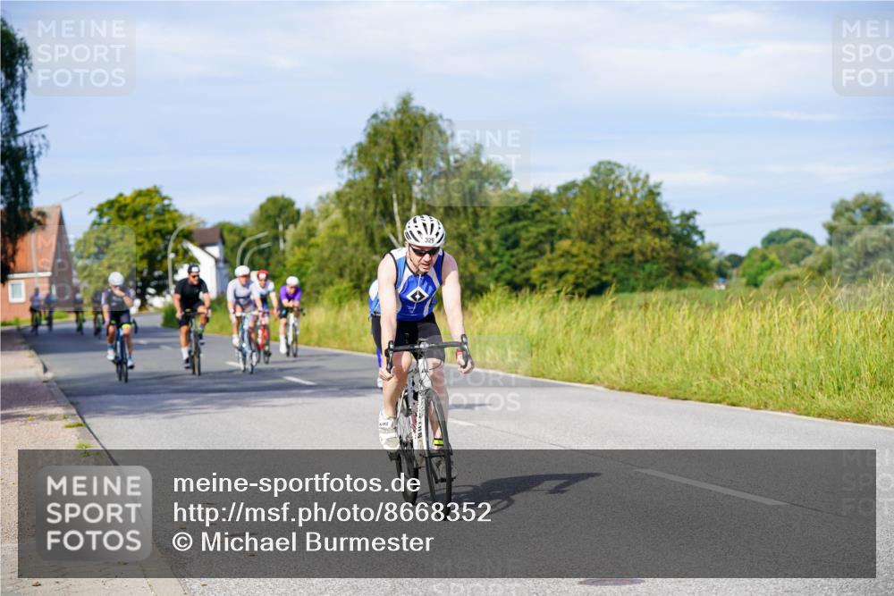 31.08.2025 - Elbe Triathlon Hamburg Michael Burmester http://msf.ph/oto/8668352 31.08.2025 09:46:45 Radfahren 294, 329, 526, 569, 570, 589, 729, 750, 759, 771, 838 meine-sportfotos.de
