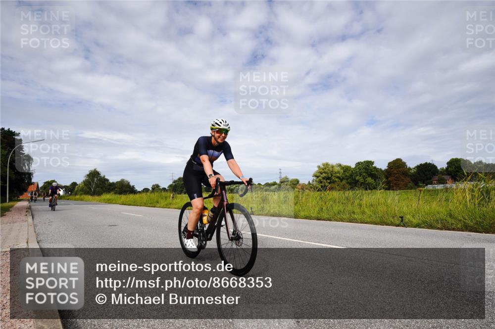 31.08.2025 - Elbe Triathlon Hamburg Michael Burmester http://msf.ph/oto/8668353 31.08.2025 11:10:33 Radfahren 1335, 1388, 1396, 1425, 1550 meine-sportfotos.de