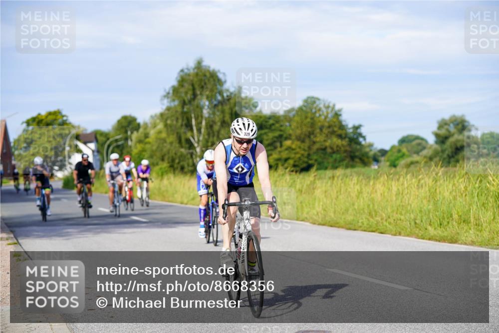 31.08.2025 - Elbe Triathlon Hamburg Michael Burmester http://msf.ph/oto/8668356 31.08.2025 09:46:45 Radfahren 294, 329, 526, 569, 570, 589, 729, 750, 759, 771, 838 meine-sportfotos.de