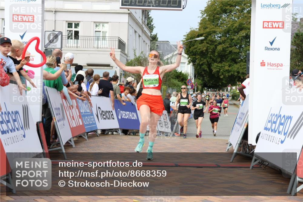31.08.2025 - 21. Blankeneser Heldenlauf Strokosch-Dieckow http://msf.ph/oto/8668359 31.08.2025 11:14:44 Ziel 3707, 3445, 3093 meine-sportfotos.de