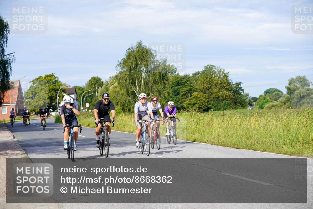 31.08.2025 - Elbe Triathlon Hamburg Michael Burmester http://msf.ph/oto/8668362 31.08.2025 09:46:47 Radfahren 294, 329, 526, 569, 570, 589, 729, 759, 771, 838 meine-sportfotos.de