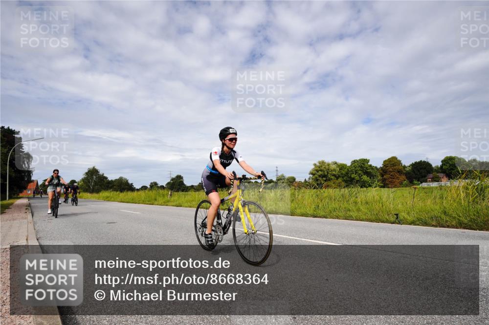 31.08.2025 - Elbe Triathlon Hamburg Michael Burmester http://msf.ph/oto/8668364 31.08.2025 11:10:41 Radfahren 988, 1335, 1367, 1382, 1393, 1396 meine-sportfotos.de