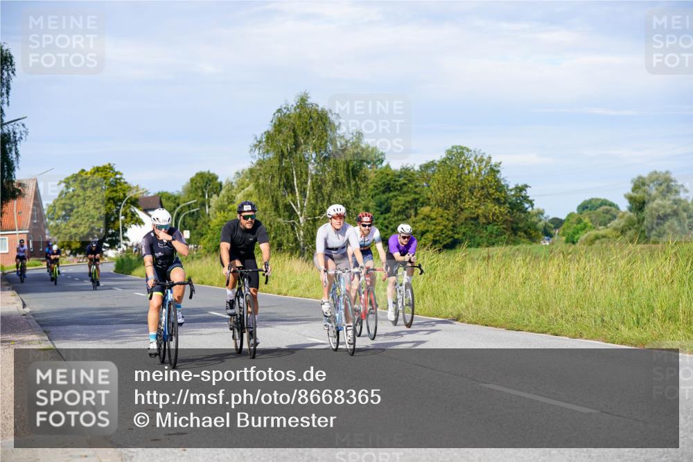 31.08.2025 - Elbe Triathlon Hamburg Michael Burmester http://msf.ph/oto/8668365 31.08.2025 09:46:47 Radfahren 294, 329, 526, 569, 570, 589, 729, 759, 771, 838 meine-sportfotos.de