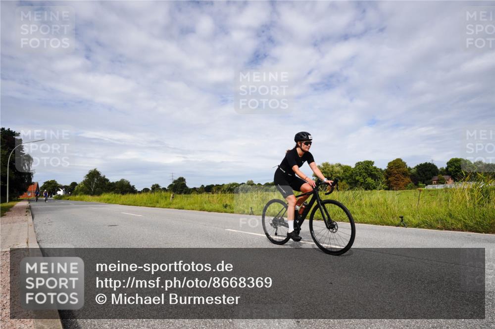 31.08.2025 - Elbe Triathlon Hamburg Michael Burmester http://msf.ph/oto/8668369 31.08.2025 11:10:44 Radfahren 988, 1365, 1367, 1382, 1393 meine-sportfotos.de