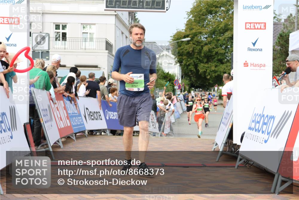31.08.2025 - 21. Blankeneser Heldenlauf Strokosch-Dieckow http://msf.ph/oto/8668373 31.08.2025 11:14:40 Ziel 3707, 3470, 3093 meine-sportfotos.de