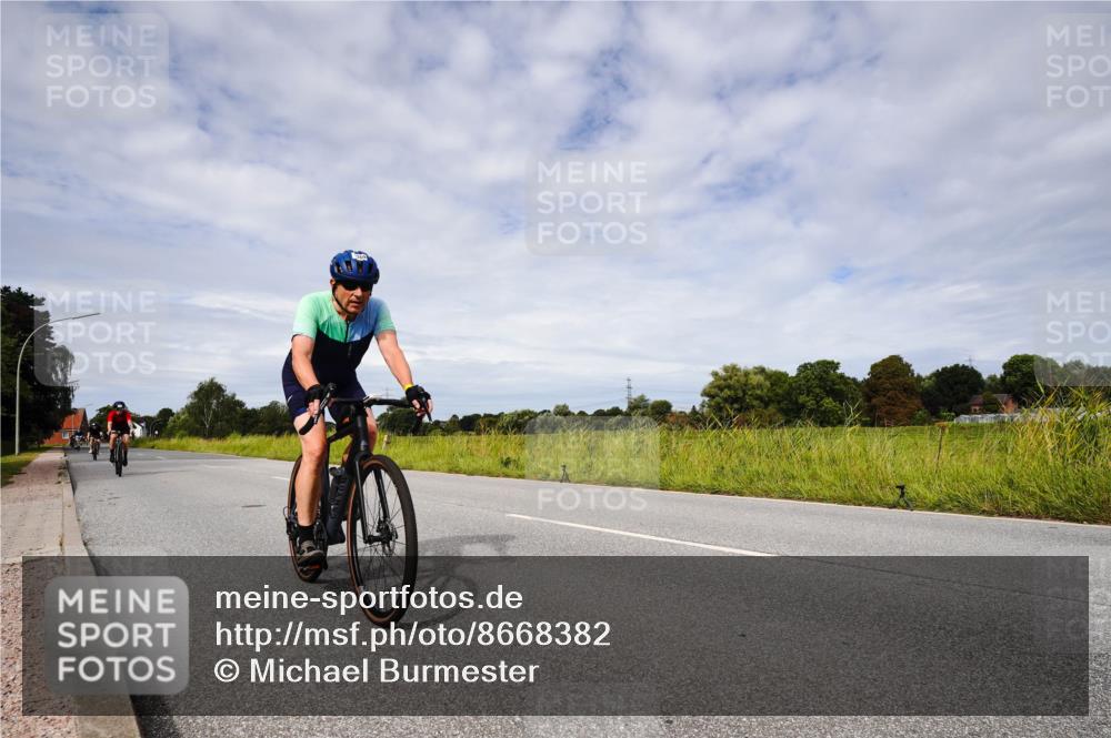 31.08.2025 - Elbe Triathlon Hamburg Michael Burmester http://msf.ph/oto/8668382 31.08.2025 11:11:13 Radfahren 1309, 1386, 1498, 1555, 1606 meine-sportfotos.de