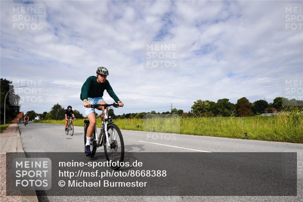 31.08.2025 - Elbe Triathlon Hamburg Michael Burmester http://msf.ph/oto/8668388 31.08.2025 11:11:21 Radfahren 1410, 1431, 1606 meine-sportfotos.de