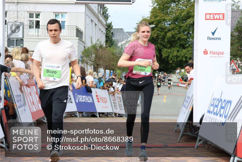31.08.2025 - 21. Blankeneser Heldenlauf Strokosch-Dieckow http://msf.ph/oto/8668389 31.08.2025 10:56:20 Ziel 3609, 3083, 3121 meine-sportfotos.de