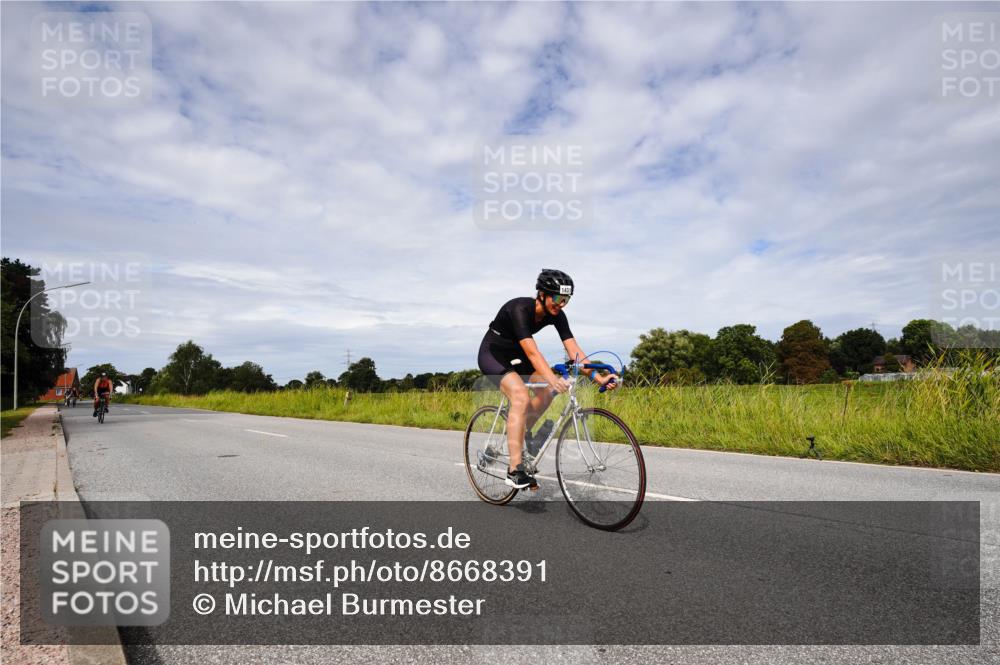 31.08.2025 - Elbe Triathlon Hamburg Michael Burmester http://msf.ph/oto/8668391 31.08.2025 11:11:22 Radfahren 1410, 1431, 1606 meine-sportfotos.de