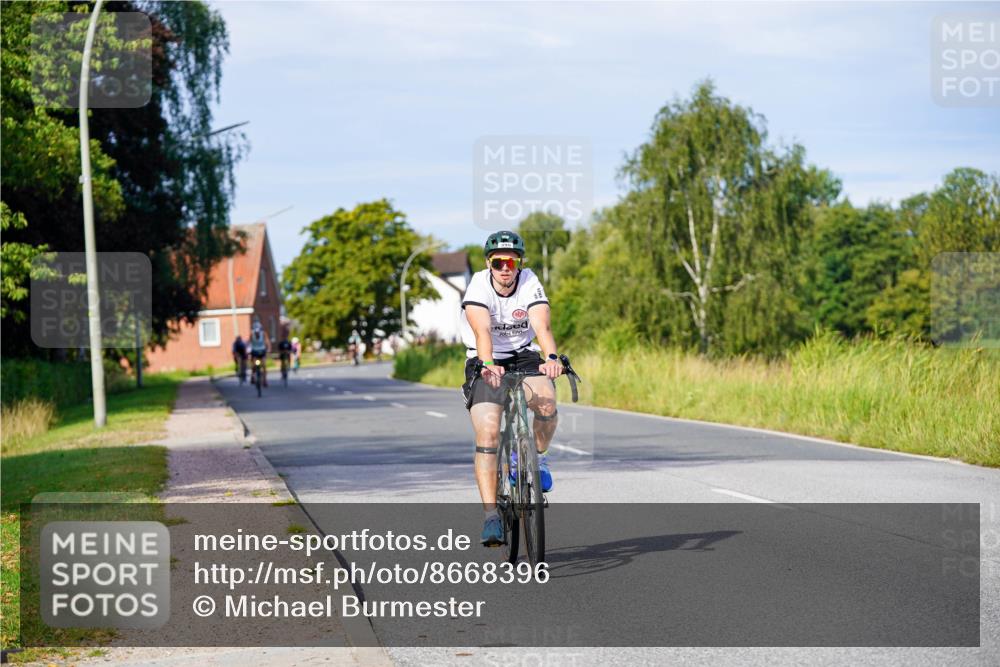 31.08.2025 - Elbe Triathlon Hamburg Michael Burmester http://msf.ph/oto/8668396 31.08.2025 09:46:56 Radfahren 384, 399 meine-sportfotos.de