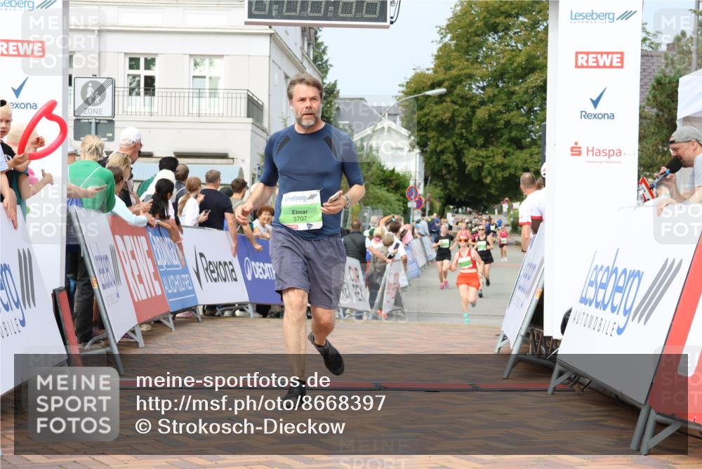 31.08.2025 - 21. Blankeneser Heldenlauf Strokosch-Dieckow http://msf.ph/oto/8668397 31.08.2025 11:14:40 Ziel 3707, 3470, 3093 meine-sportfotos.de