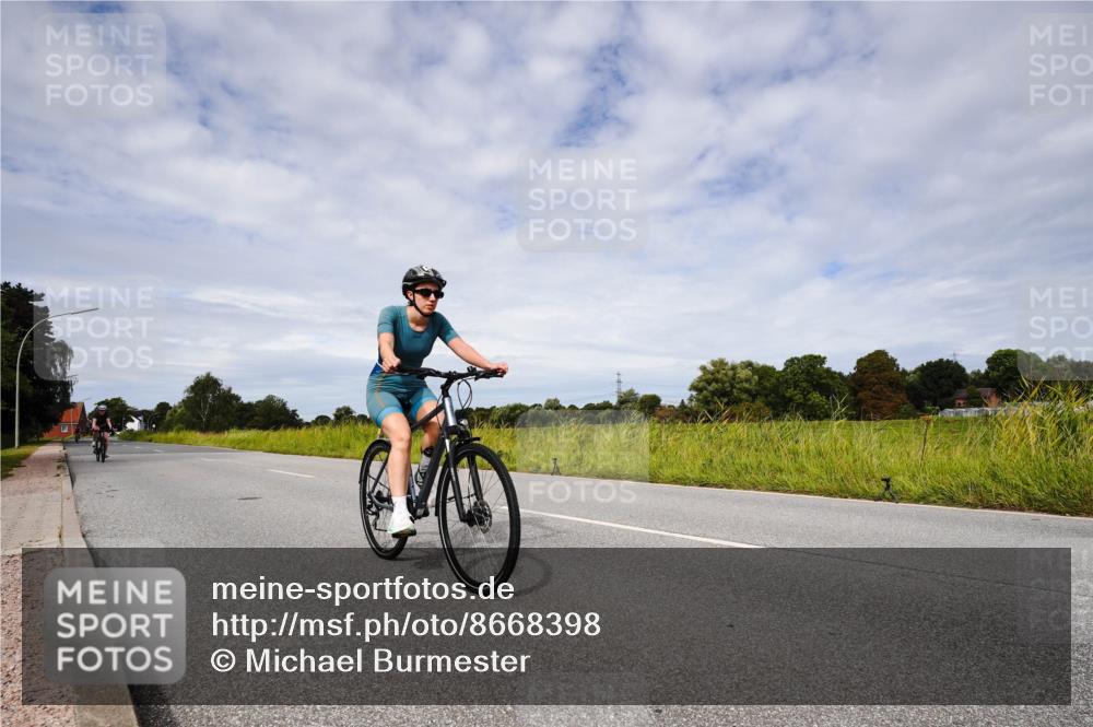 31.08.2025 - Elbe Triathlon Hamburg Michael Burmester http://msf.ph/oto/8668398 31.08.2025 11:11:31 Radfahren 1525, 1537 meine-sportfotos.de