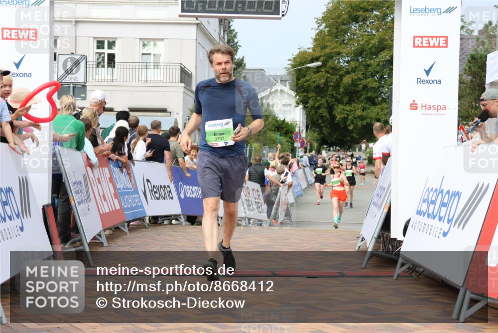 31.08.2025 - 21. Blankeneser Heldenlauf Strokosch-Dieckow http://msf.ph/oto/8668412 31.08.2025 11:14:40 Ziel 3707, 3470, 3093 meine-sportfotos.de