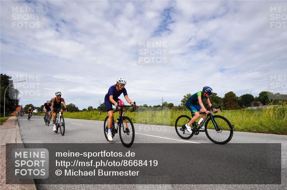 31.08.2025 - Elbe Triathlon Hamburg Michael Burmester http://msf.ph/oto/8668419 31.08.2025 11:12:26 Radfahren 1374, 1390, 1395, 1404, 1442, 1462, 1615 meine-sportfotos.de