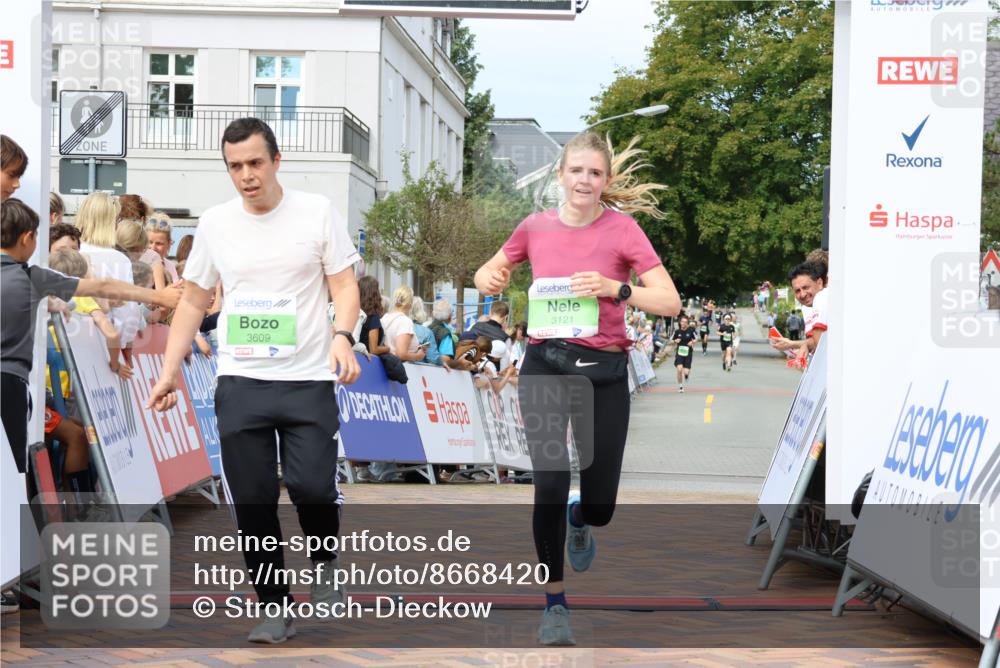 31.08.2025 - 21. Blankeneser Heldenlauf Strokosch-Dieckow http://msf.ph/oto/8668420 31.08.2025 10:56:19 Ziel 3609, 3083, 3121 meine-sportfotos.de