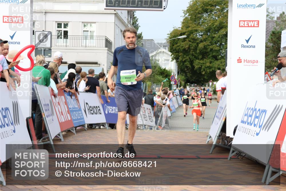 31.08.2025 - 21. Blankeneser Heldenlauf Strokosch-Dieckow http://msf.ph/oto/8668421 31.08.2025 11:14:40 Ziel 3707, 3470, 3093 meine-sportfotos.de