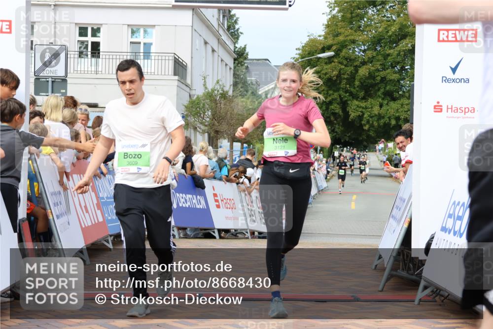 31.08.2025 - 21. Blankeneser Heldenlauf Strokosch-Dieckow http://msf.ph/oto/8668430 31.08.2025 10:56:19 Ziel 3609, 3083, 3121 meine-sportfotos.de