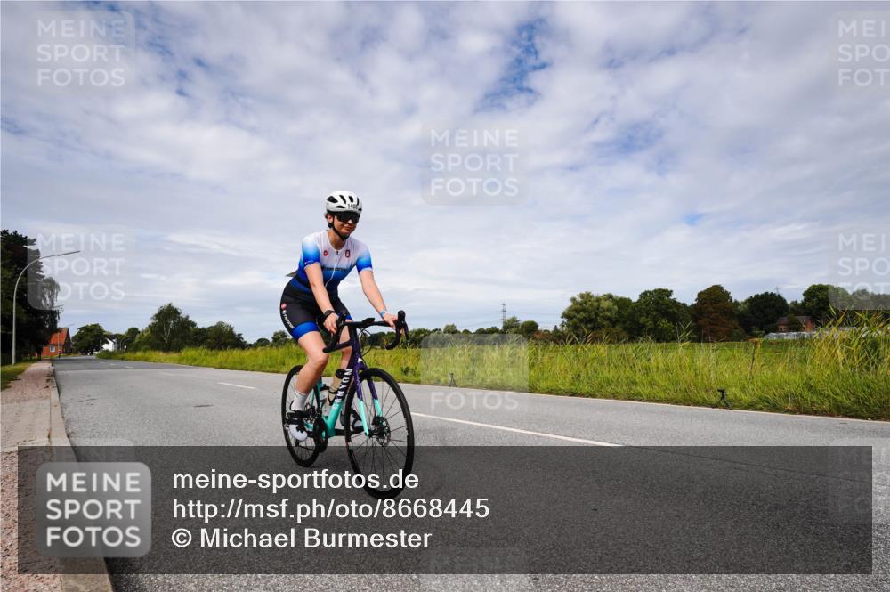 31.08.2025 - Elbe Triathlon Hamburg Michael Burmester http://msf.ph/oto/8668445 31.08.2025 11:12:45 Radfahren 1408, 1481 meine-sportfotos.de