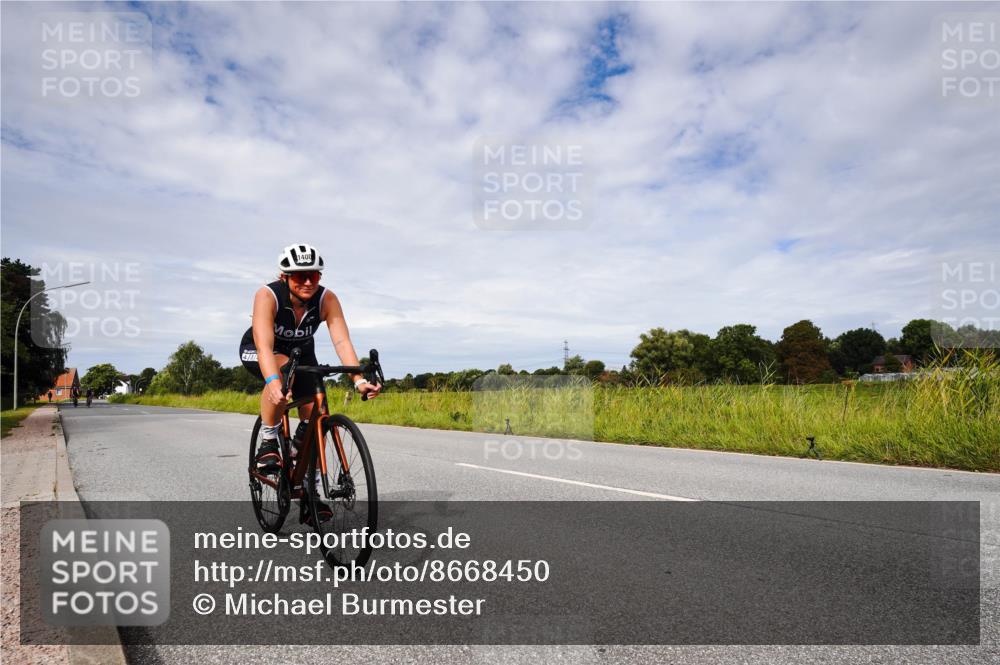 31.08.2025 - Elbe Triathlon Hamburg Michael Burmester http://msf.ph/oto/8668450 31.08.2025 11:13:16 Radfahren 1400, 1406, 1450 meine-sportfotos.de