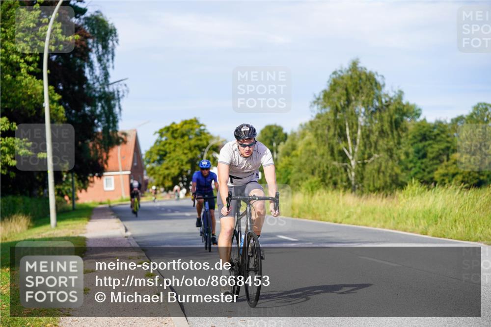31.08.2025 - Elbe Triathlon Hamburg Michael Burmester http://msf.ph/oto/8668453 31.08.2025 09:47:18 Radfahren 400, 516, 533, 545, 723, 749, 915 meine-sportfotos.de