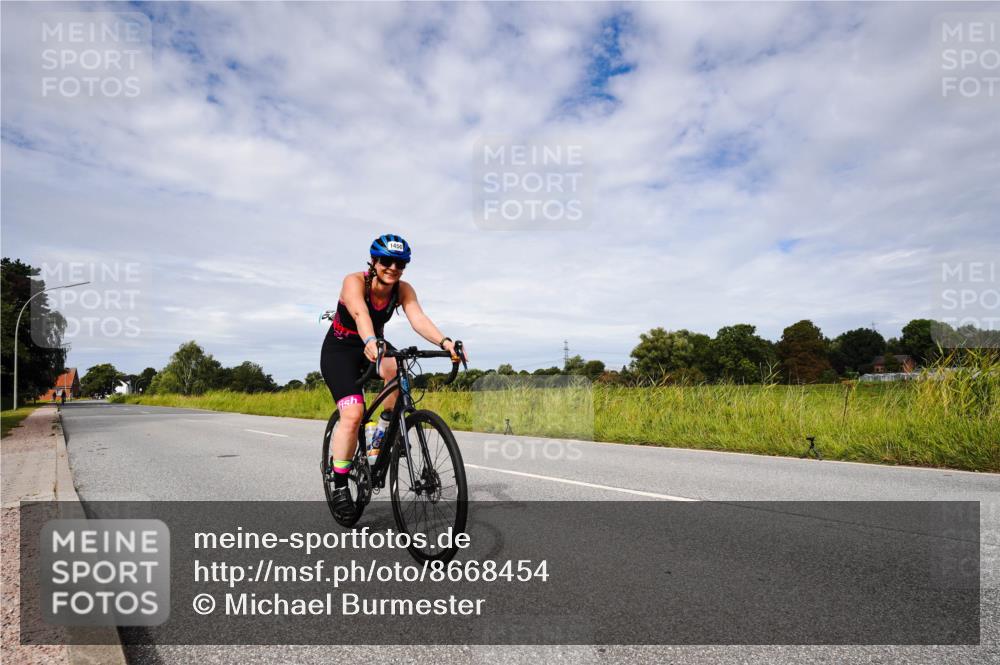 31.08.2025 - Elbe Triathlon Hamburg Michael Burmester http://msf.ph/oto/8668454 31.08.2025 11:13:23 Radfahren 1406, 1450 meine-sportfotos.de
