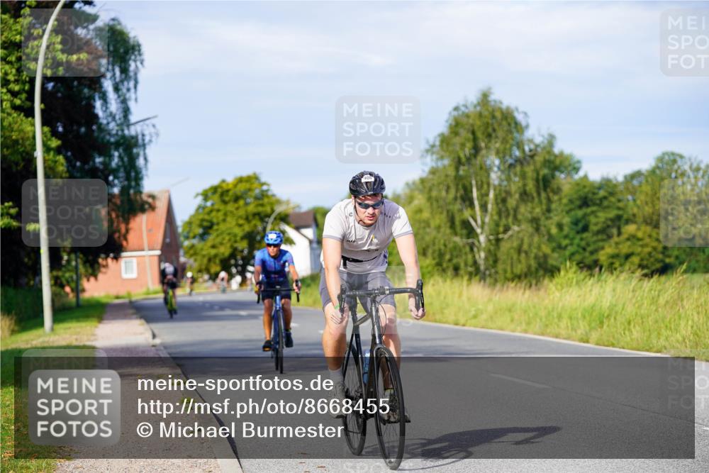31.08.2025 - Elbe Triathlon Hamburg Michael Burmester http://msf.ph/oto/8668455 31.08.2025 09:47:18 Radfahren 400, 516, 533, 545, 723, 749, 915 meine-sportfotos.de