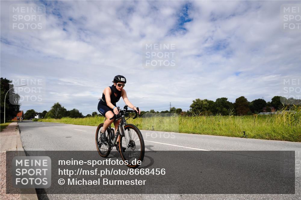 31.08.2025 - Elbe Triathlon Hamburg Michael Burmester http://msf.ph/oto/8668456 31.08.2025 11:13:31 Radfahren 1366 meine-sportfotos.de