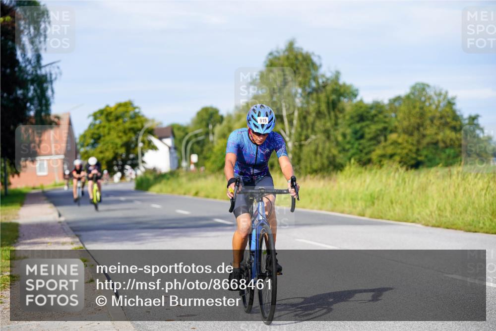 31.08.2025 - Elbe Triathlon Hamburg Michael Burmester http://msf.ph/oto/8668461 31.08.2025 09:47:20 Radfahren 400, 516, 545, 723, 915 meine-sportfotos.de