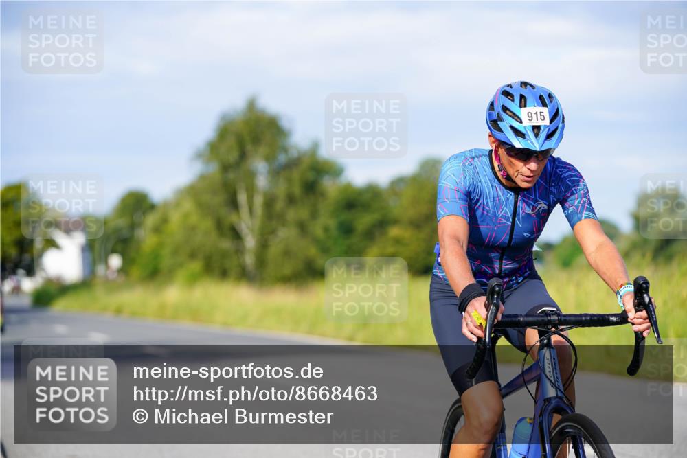 31.08.2025 - Elbe Triathlon Hamburg Michael Burmester http://msf.ph/oto/8668463 31.08.2025 09:47:20 Radfahren 400, 516, 545, 723, 915 meine-sportfotos.de