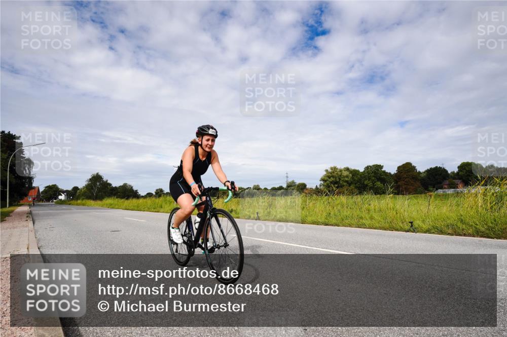 31.08.2025 - Elbe Triathlon Hamburg Michael Burmester http://msf.ph/oto/8668468 31.08.2025 11:13:54 Radfahren 1392, 1486 meine-sportfotos.de